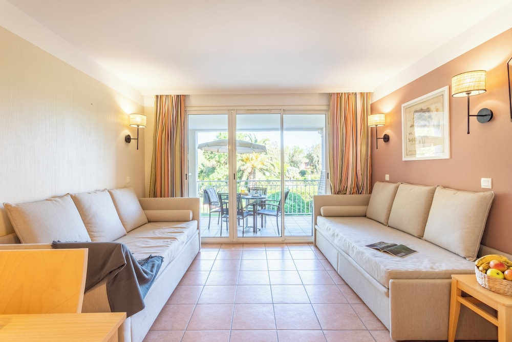 pierre and vacances residenz le hameau de la pinede