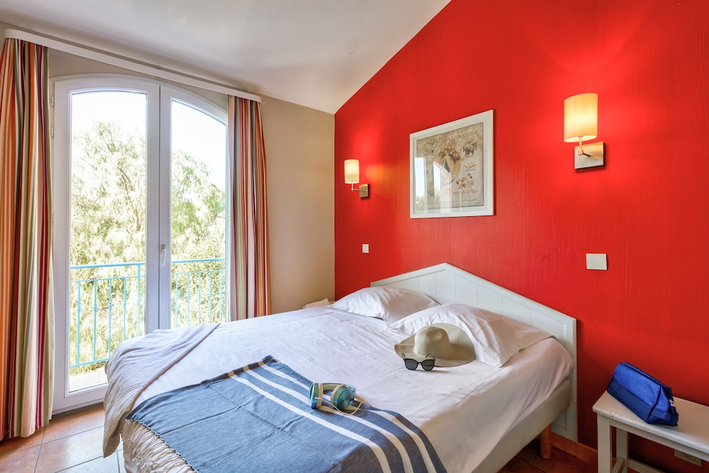 pierre and vacances residenz le hameau de la pinede