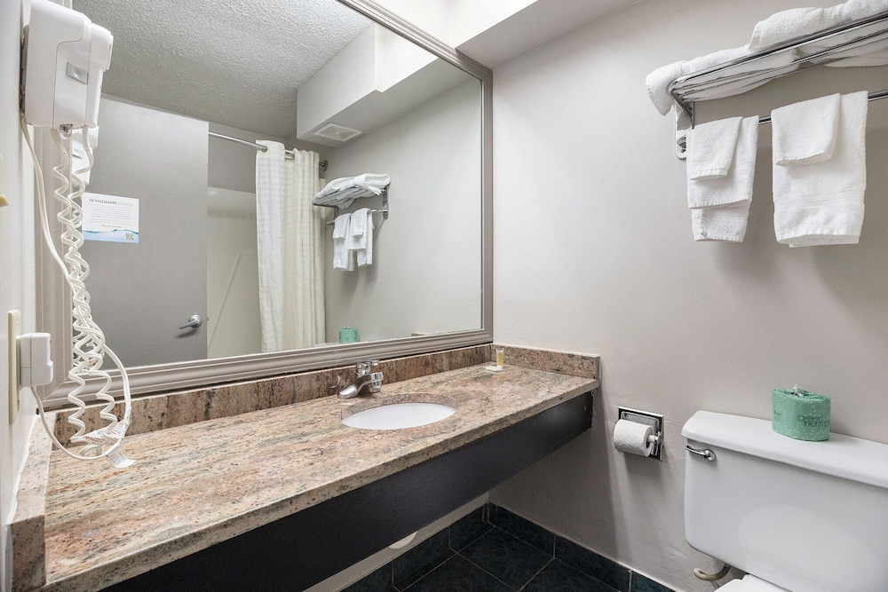 days inn by wyndham muskegon