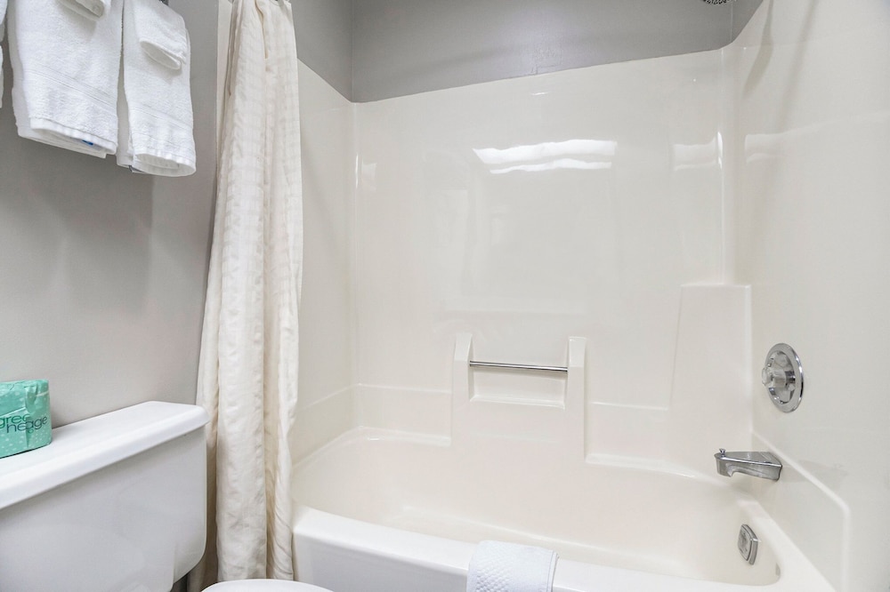 days inn by wyndham muskegon