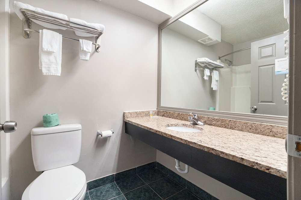 days inn by wyndham muskegon