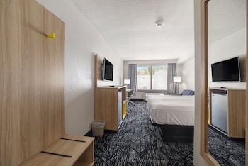 days inn by wyndham muskegon