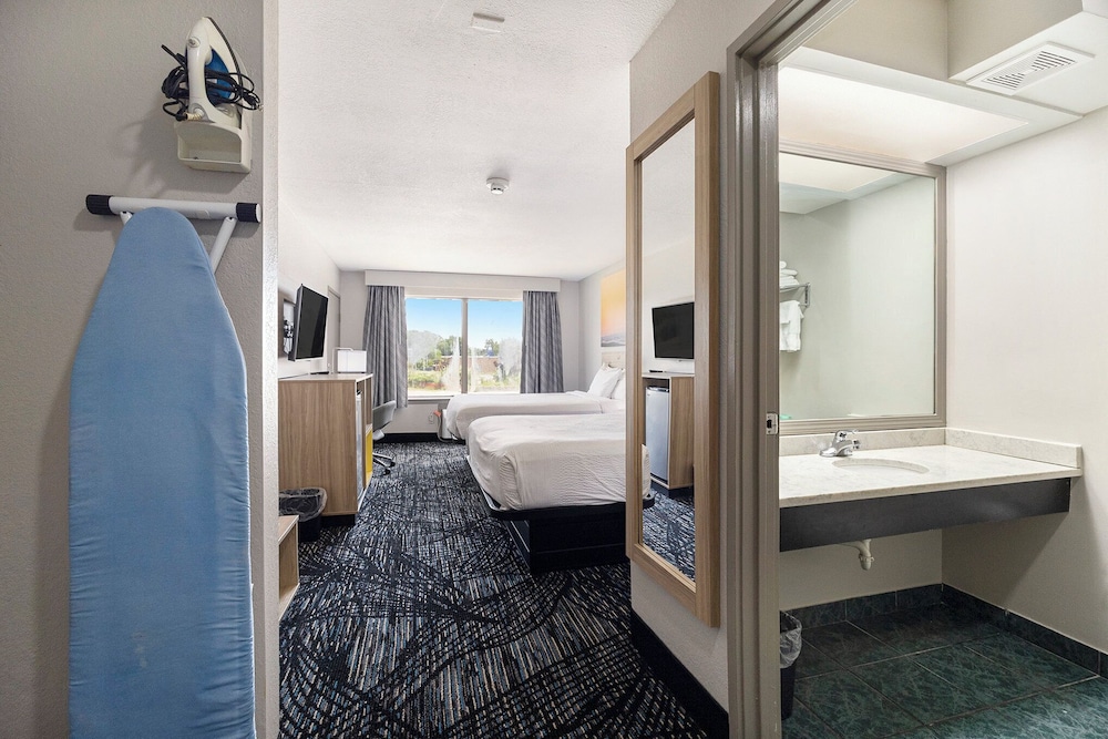 days inn by wyndham muskegon