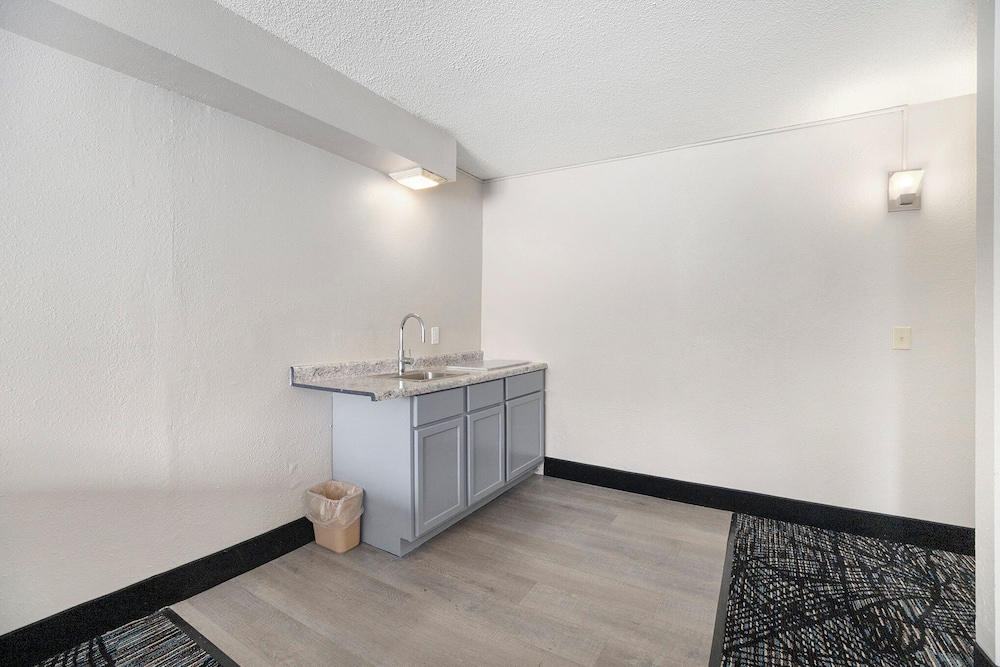 days inn by wyndham muskegon