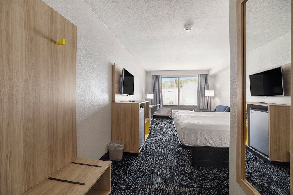 days inn by wyndham muskegon