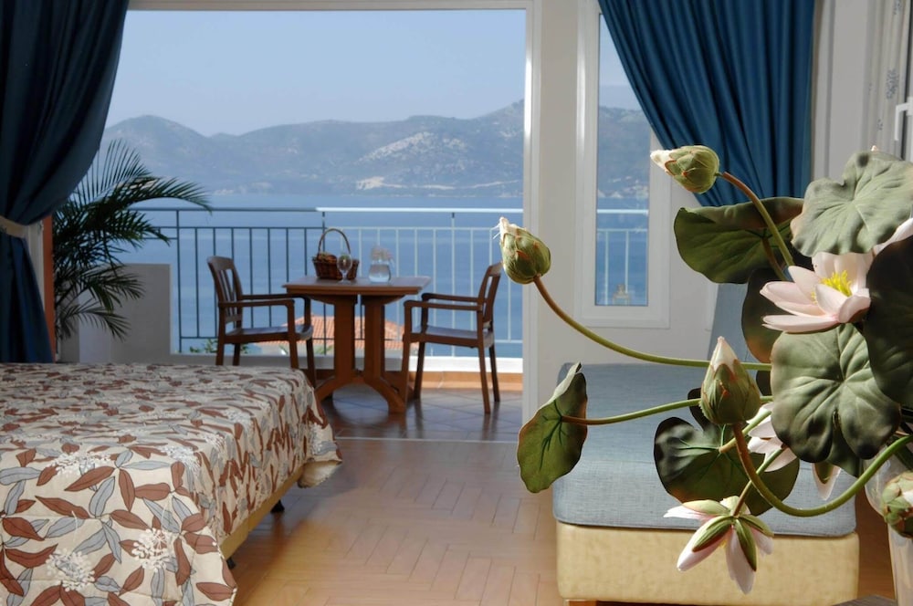 thalassa hotel