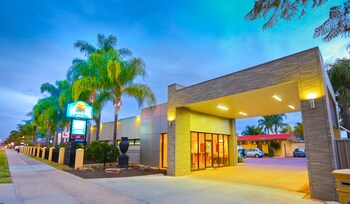 comfort inn deakin palms