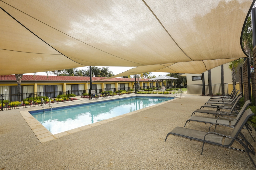 comfort inn deakin palms