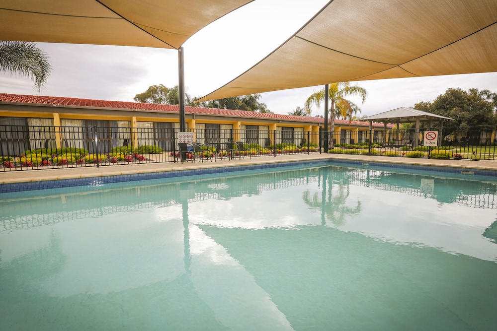 comfort inn deakin palms