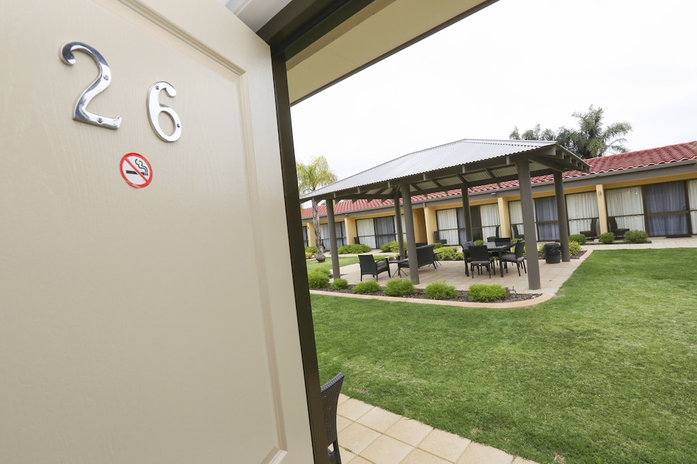 comfort inn deakin palms