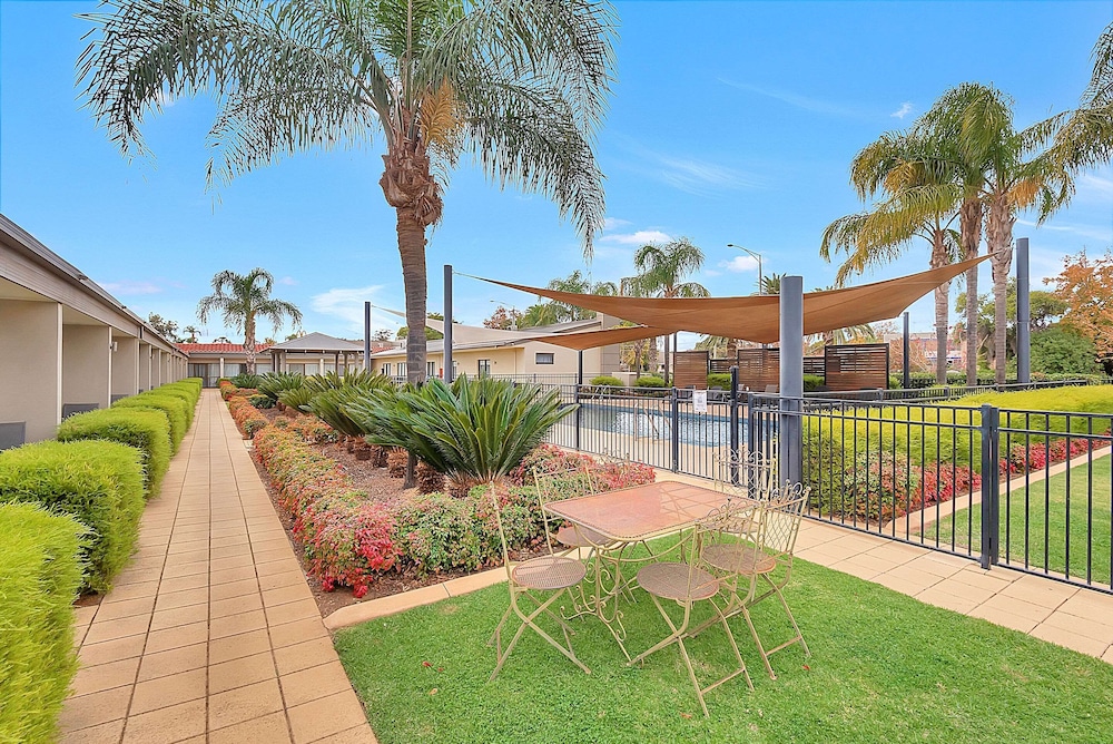comfort inn deakin palms