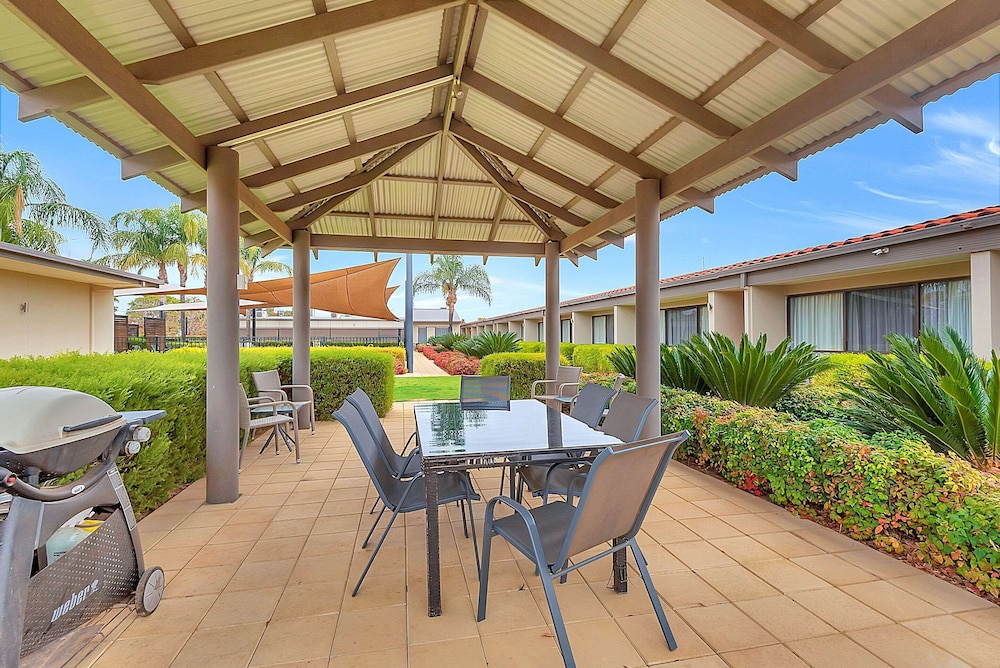 comfort inn deakin palms