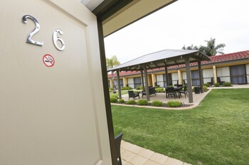 comfort inn deakin palms