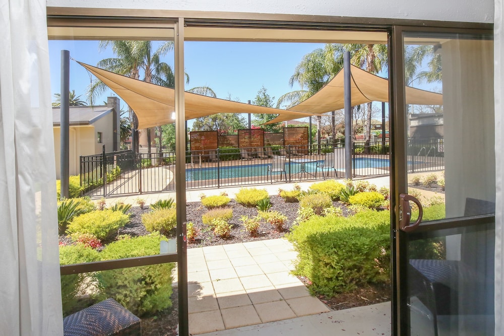 comfort inn deakin palms