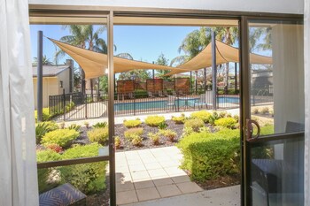 comfort inn deakin palms