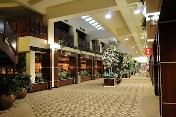 canad inns destination center grand forks