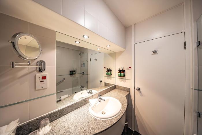 crowne plaza london gatwick airport by ihg