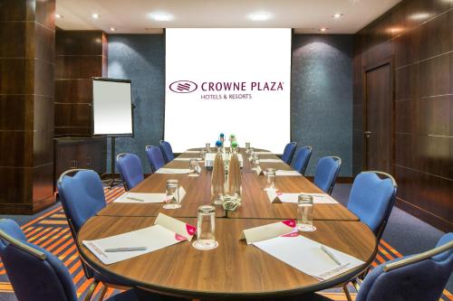 crowne plaza london gatwick airport by ihg