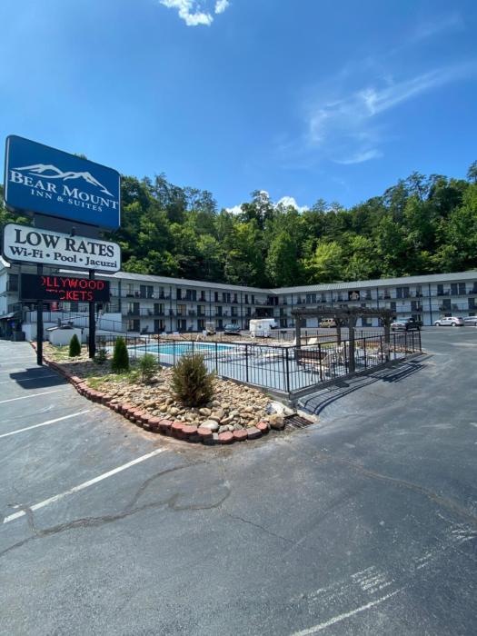 bear mount inn and suites