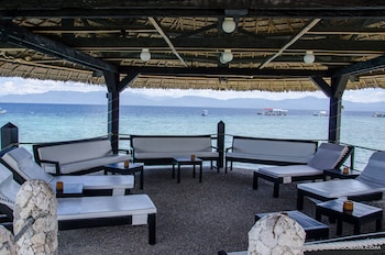 Dolphin House,Near White Beach Moalboal,5 star