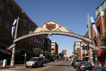 hampton inn san diego downtown