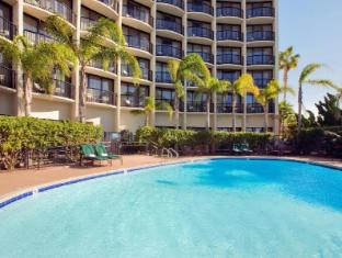 hilton san diego airport harbor island