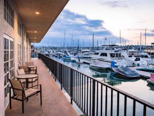 hilton san diego airport harbor island