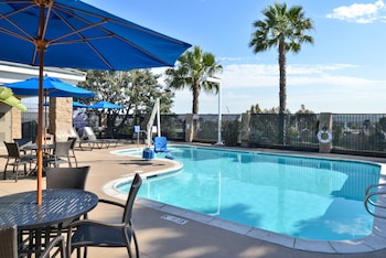 holiday inn express and suites san diego otay mesa