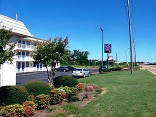 motel 6 jackson ms