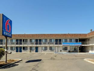 motel 6 ontario or