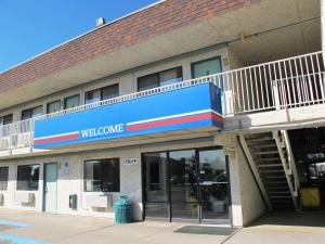 motel 6 ontario or