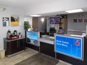 motel 6 ontario or