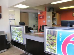 motel 6 ontario or