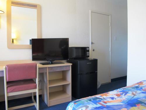motel 6 ontario or