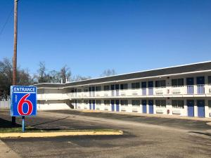 Motel 6 Lufkin, Tx,Near Pines Theater,2 star