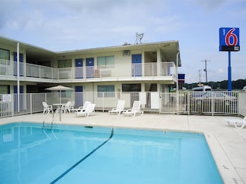 motel 6 lumberton nc