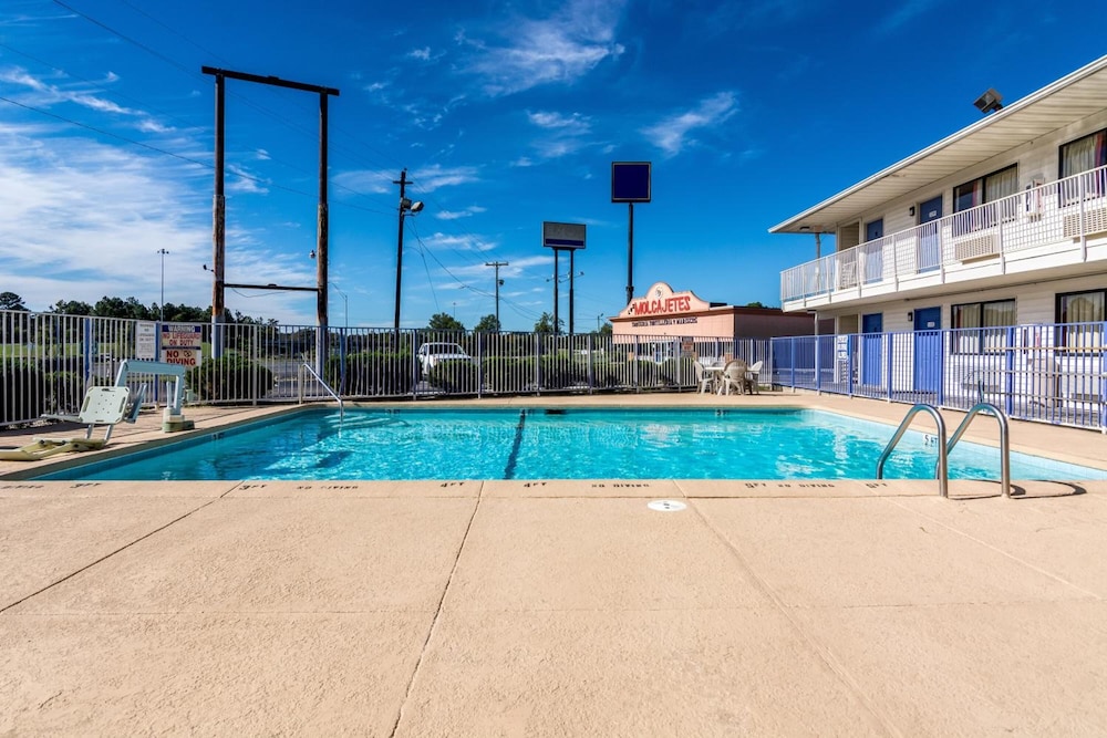 motel 6 lumberton nc