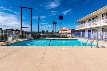 motel 6 lumberton nc