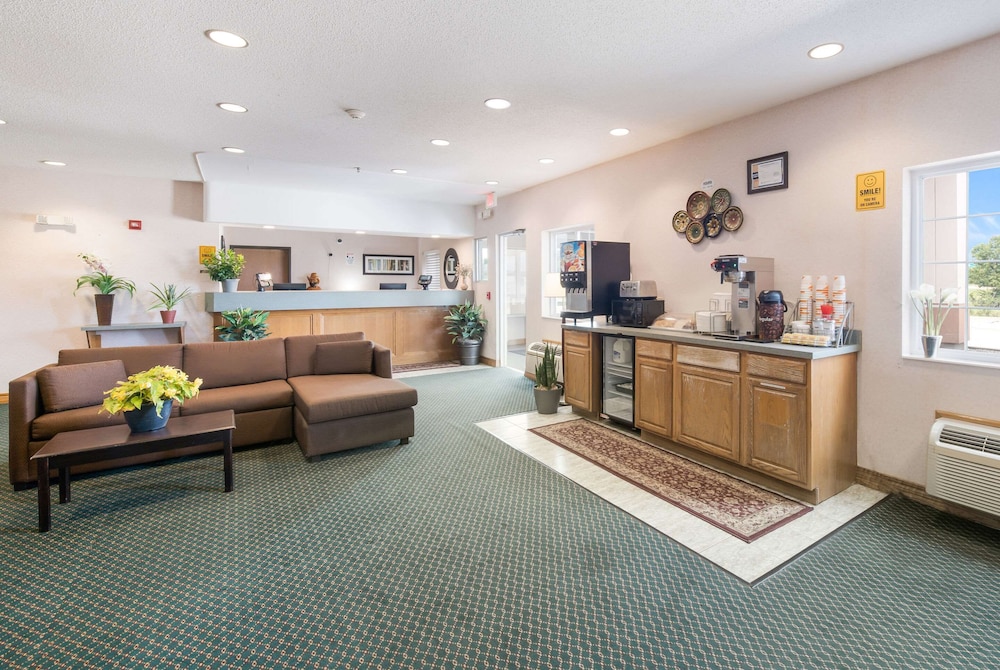rodeway inn urbana champaign university area