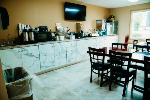 country garden and suites