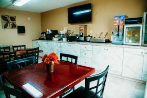 country garden and suites