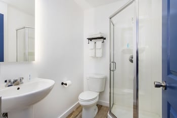 grove hotel