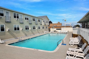 grove hotel
