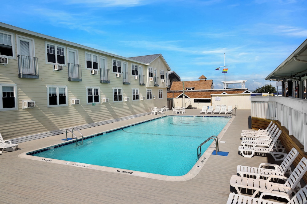 grove hotel