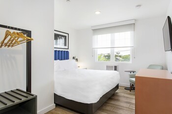 grove hotel