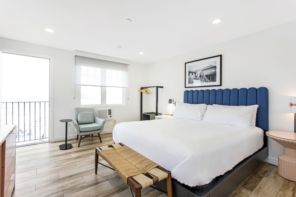 grove hotel