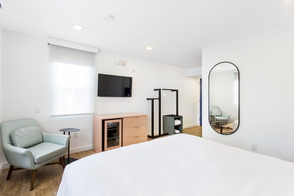 grove hotel