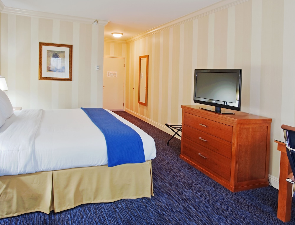 holiday inn express hotel and suites santa cruz by ihg