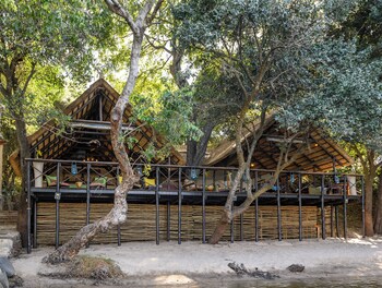 ichingo chobe river lodge