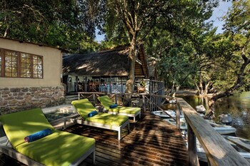 ichingo chobe river lodge